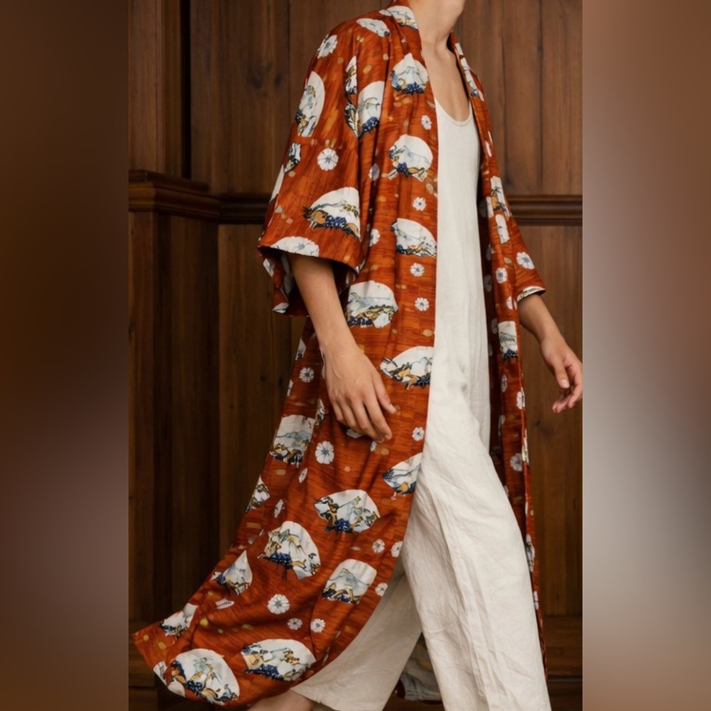 Vintage Made in Japan Rayon Kimono Robe- Matsukiku Mt Fuji Scene Print